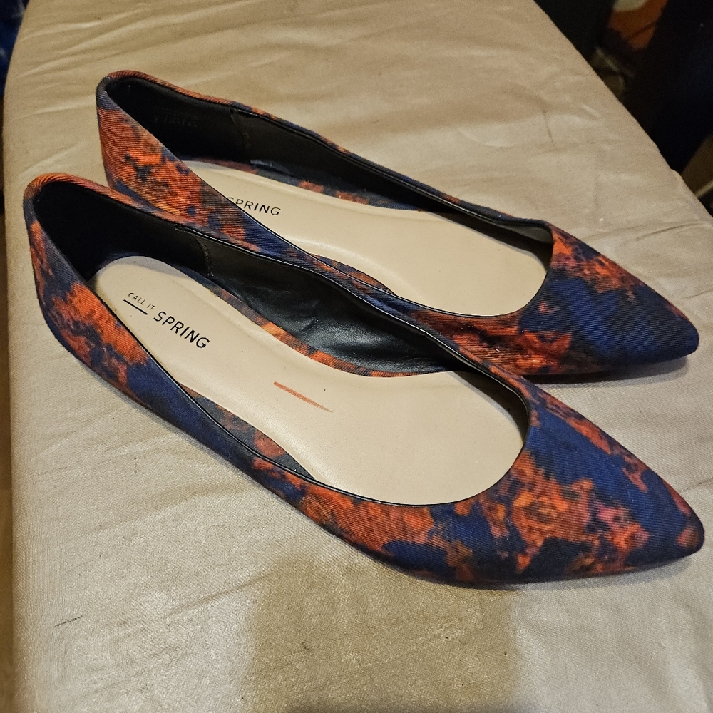 Call it Spring red & blue paint splatter heavy fabric flats, women's size 8